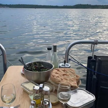 Hotel na wodzie Hausboot Flying Horse Braunsbedra